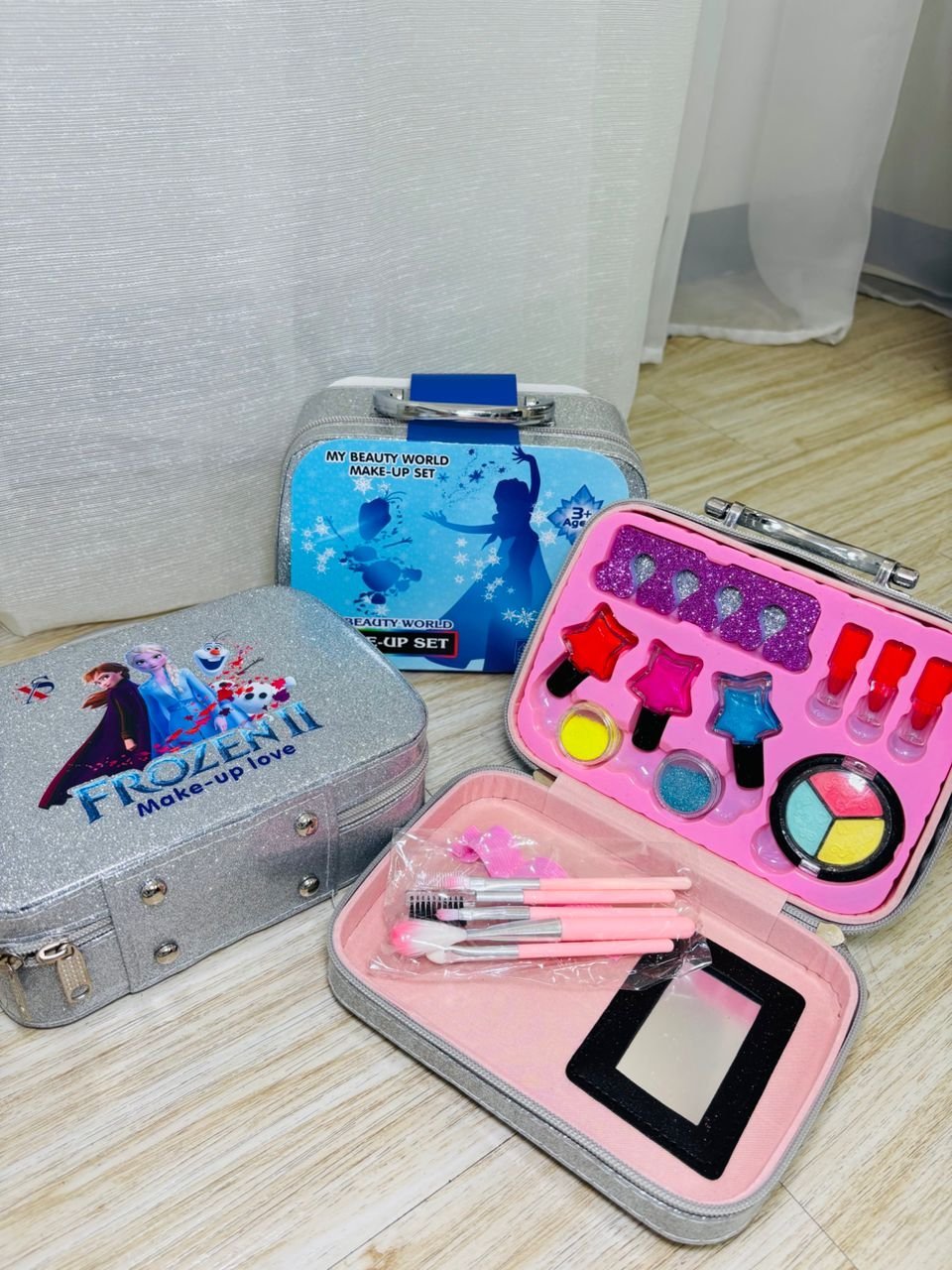 2025/10/IMG-20250930-WA015128229.jpg Cofre de maquillaje Frozen - Imagen 1