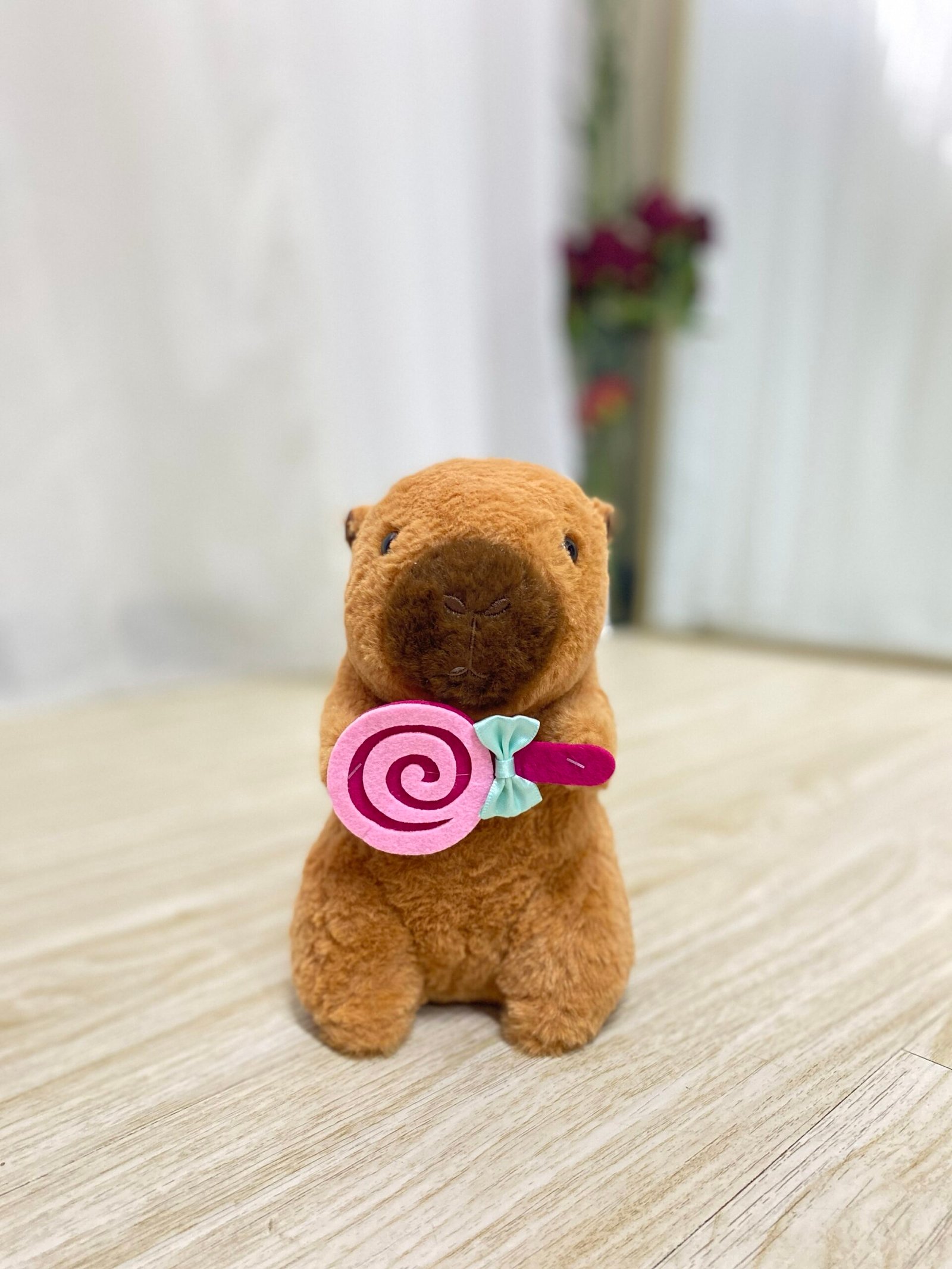 img_3772-2 Capibara con paleta 20cm - Imagen 1